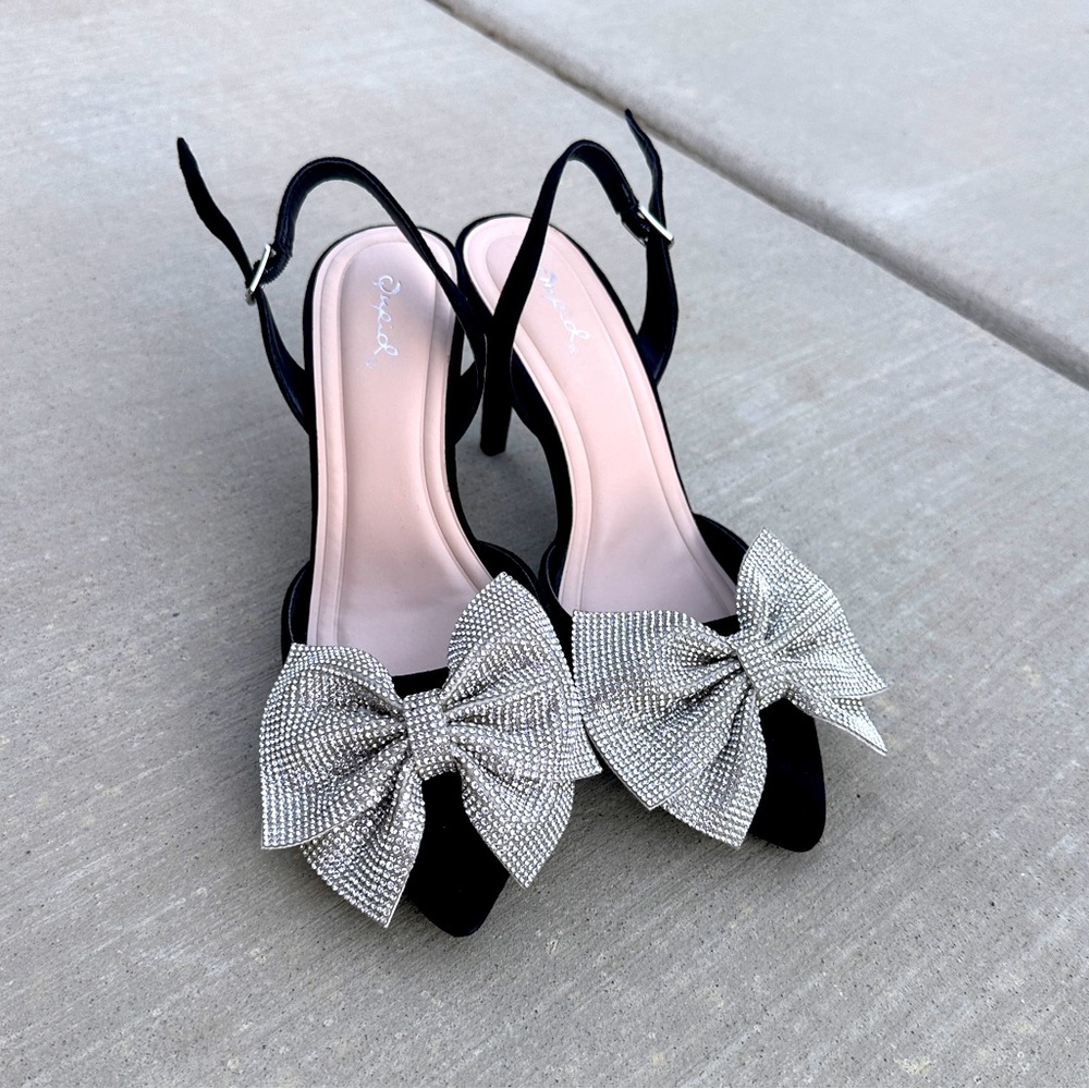 💃Black velvet, silver bow sling back kitten heels